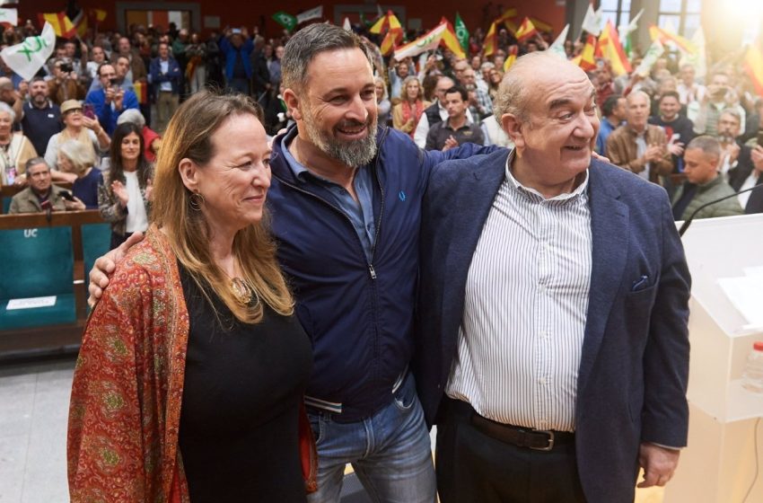  Abascal reta al PP a apoyar la ilegalización de Bildu: «Es muy fácil decir una cosa en los mítines y votar otra»