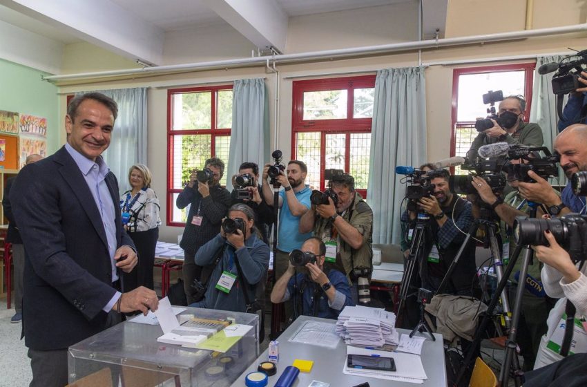 Una encuesta a pie de urna da una clara victoria al partido conservador Nueva Democracia en Grecia