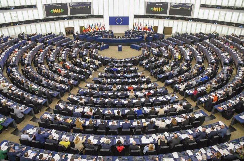 La Eurocámara aplaza a septiembre a petición de Sánchez y el PPE el discurso como presidente de turno de la UE