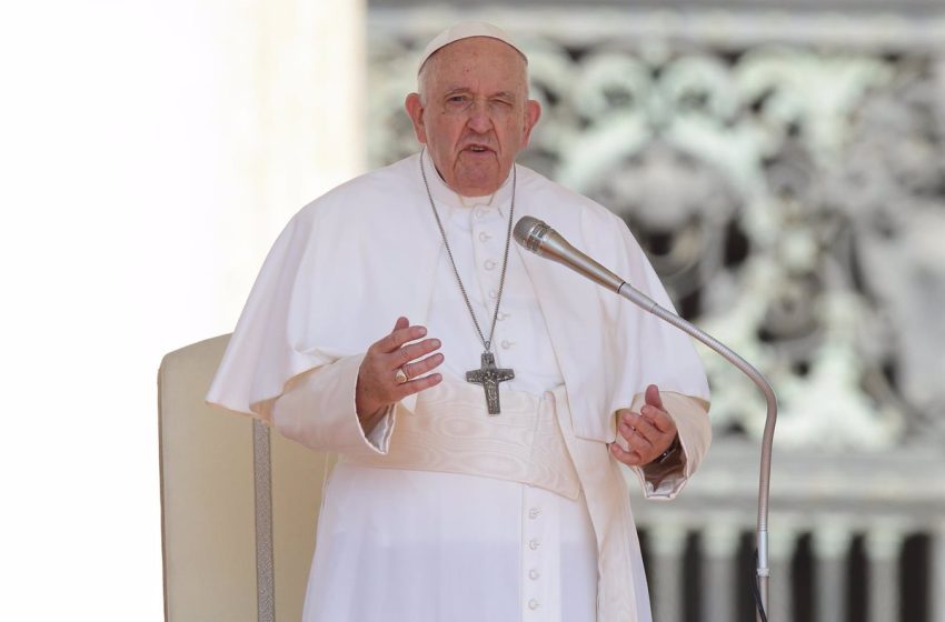  El Papa pasa «bien» la noche tras la operación de una hernia intestinal