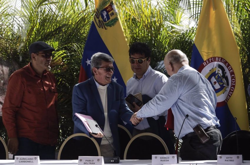  El Gobierno de Colombia y el ELN acuerdan un alto el fuego bilateral a nivel nacional durante seis meses