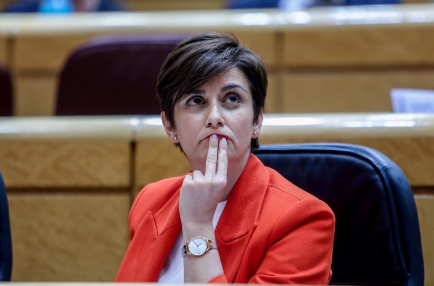  La portavoz del Gobierno respalda las listas, por «unanimidad» y transparentes, del PSOE frente a los barones críticos