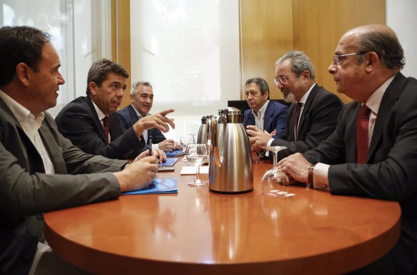  El PP y Vox alcanzan un preacuerdo para formar un gobierno de coalición en la Comunitat Valenciana
