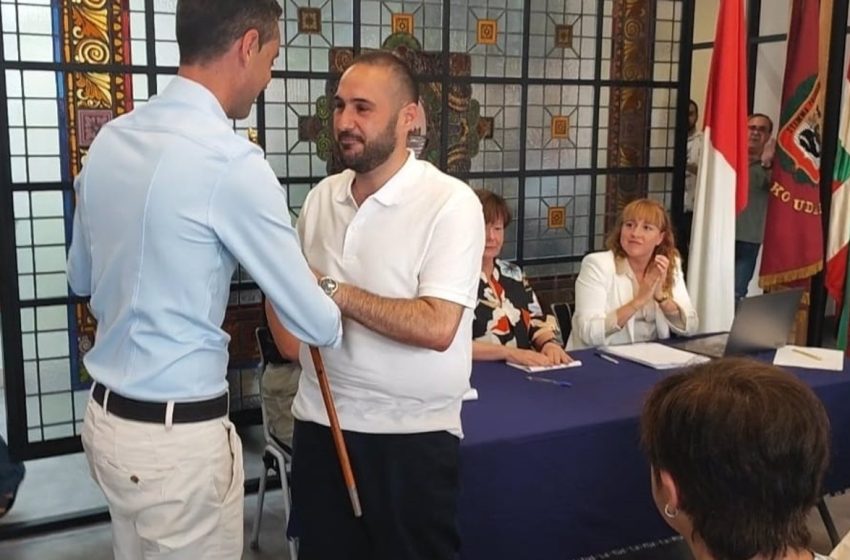  El alcalde de Bermeo (Vizcaya) presenta la dimisión tras sufrir un accidente y superar la tasa de alcohol