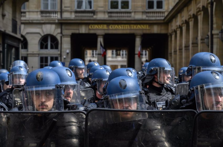  El Gobierno francés moviliza de nuevo a 45.000 policías y gendarmes para la noche del sábado
