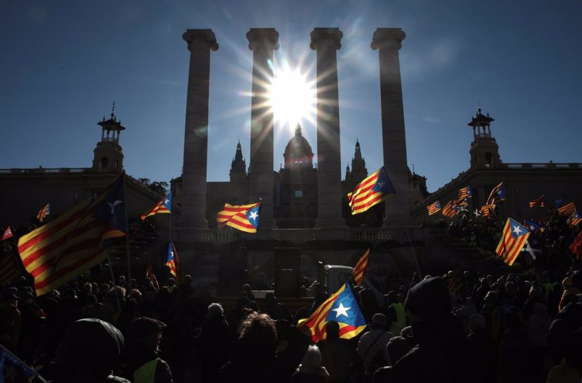  El 52% de los catalanes rechazan la independencia y el 42% la defiende, según el CEO