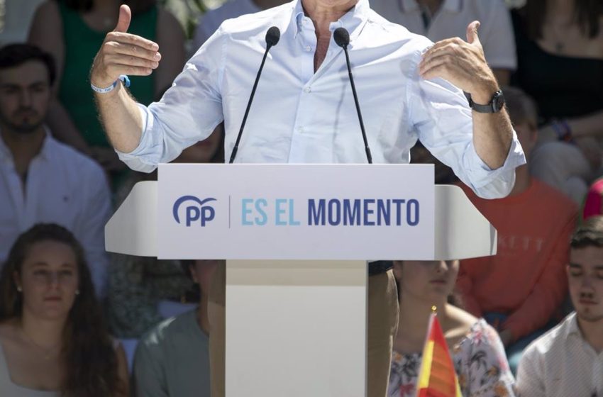  Feijóo pide a «todos los indecisos que voten por España» y se «olviden de las ideologías» para una «política mejor»