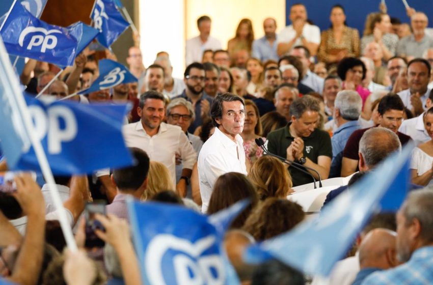  Aznar y pide el voto para que PP consiga una «mayoría sólida» y reivindica que su gobierno aglutinó a toda la derecha