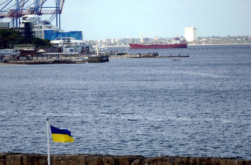  Ucrania acusa a Rusia de dañar graneros e instalaciones petroleras durante los últimos ataques a Odesa