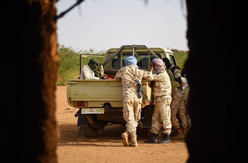  La junta de Níger suspende las actividades de los partidos políticos y critica a Francia por un aterrizaje en Niamey