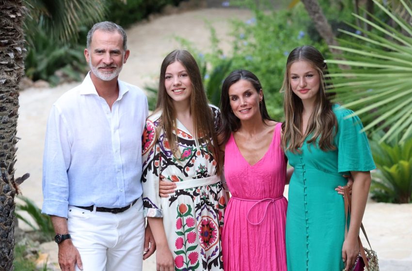  Los Reyes, la Princesa de Asturias y la Infanta Sofía visitan los Jardines de Alfabia, en Mallorca
