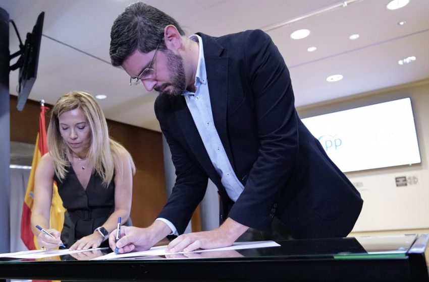  El PP y Vox firman el acuerdo del gobierno de coalición en Aragón sin presencia de Azcón