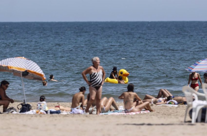  Los avisos por calor o por fuerte oleaje se reducen hoy a una docena de provincias en toda España