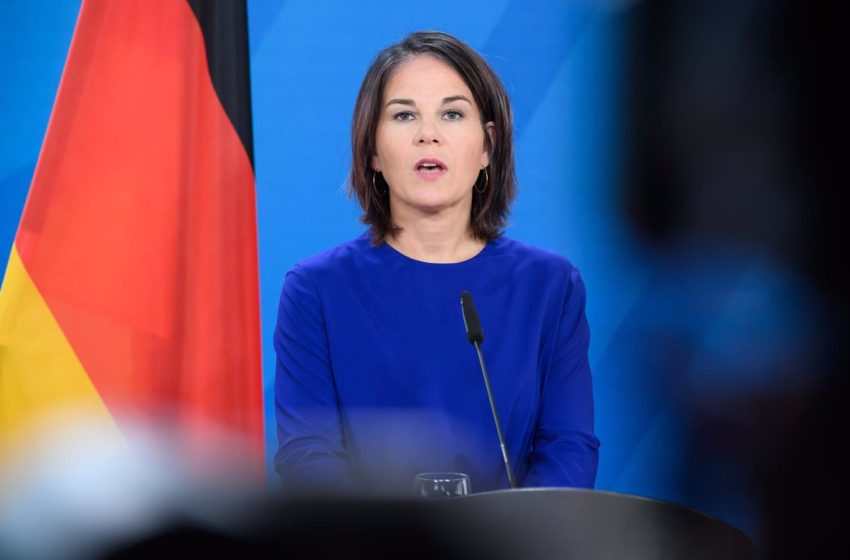  La ministra de Exteriores alemana condena el beso de Rubiales: «Imaginen a Merkel haciéndoselo a Lahm»
