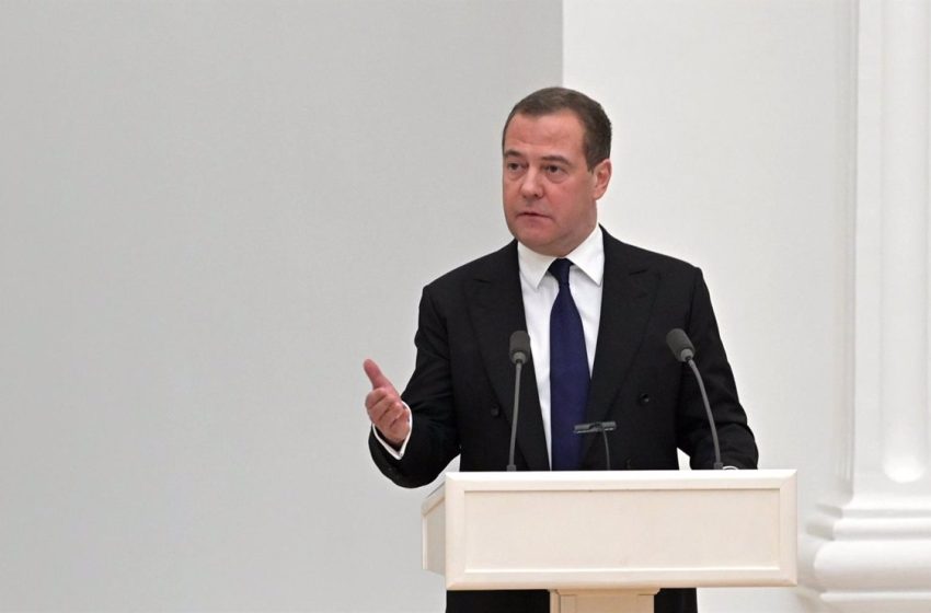  Medvedev dice que la autorización occidental a los ataques de Ucrania contra Crimea «acerca el apocalipsis»