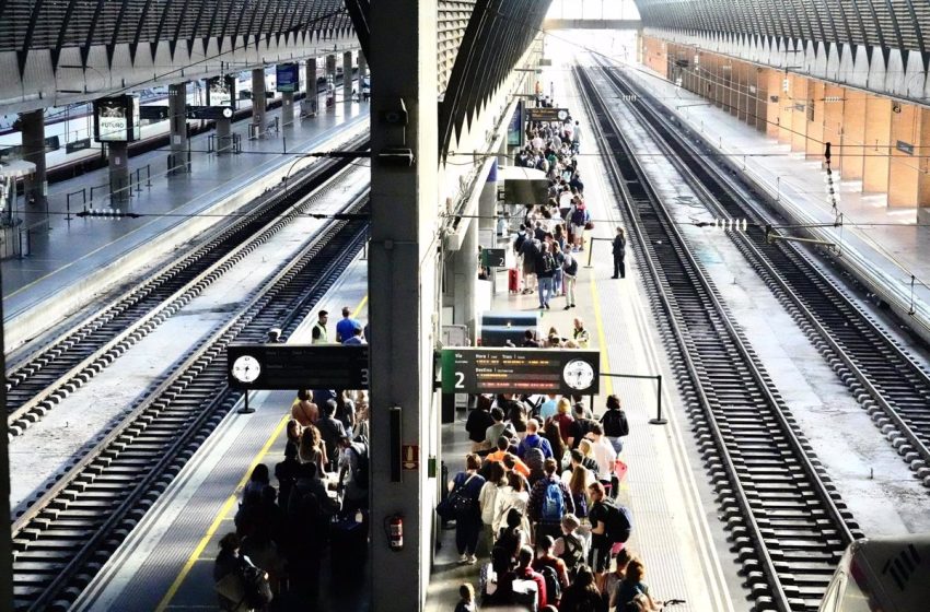  Cientos de usuarios de la línea Madrid-Sevilla afectados por los retrasos pese a su restablecimiento