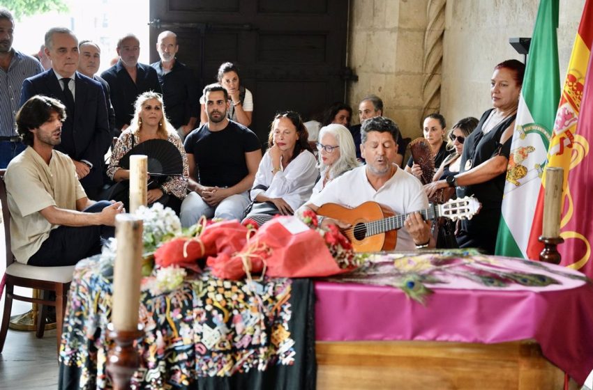  Más de 30.000 personas visitan la capilla ardiente de María Jiménez para homenajear a una «artista irrepetible»