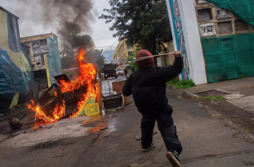  Al menos once detenidos tras enfrentamientos entre Carabineros y manifestantes chilenos