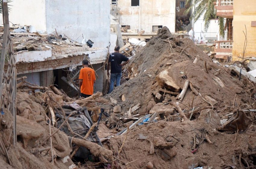  Aumentan a 11.300 los muertos por las inundaciones en la localidad libia de Derna