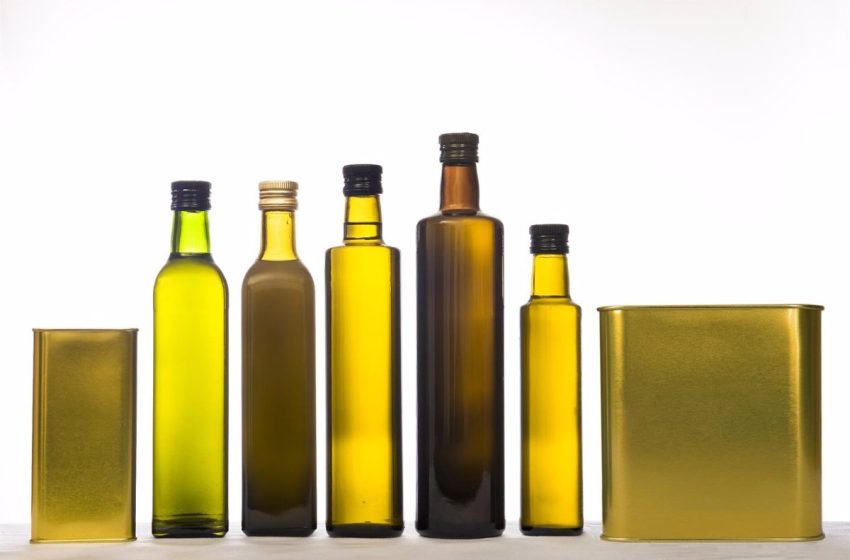  El aceite de oliva sube un 62,3% su precio en agosto, mientras que el de girasol lo reduce un 39,9%, según NIQ