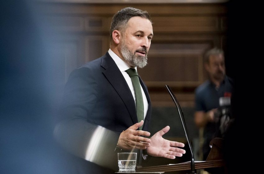  Abascal llama a Sánchez «villano» y «corrupto» y desafía al PSOE a votar a favor de Feijóo para apartar a Vox