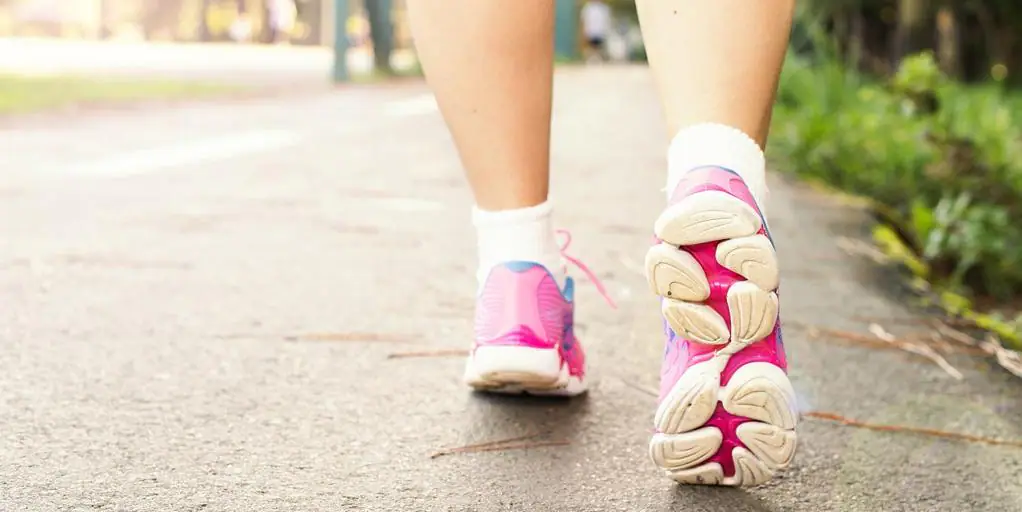  La ciencia desmiente el mito de los 10.000 pasos diarios: esta es la cifra óptima según la edad