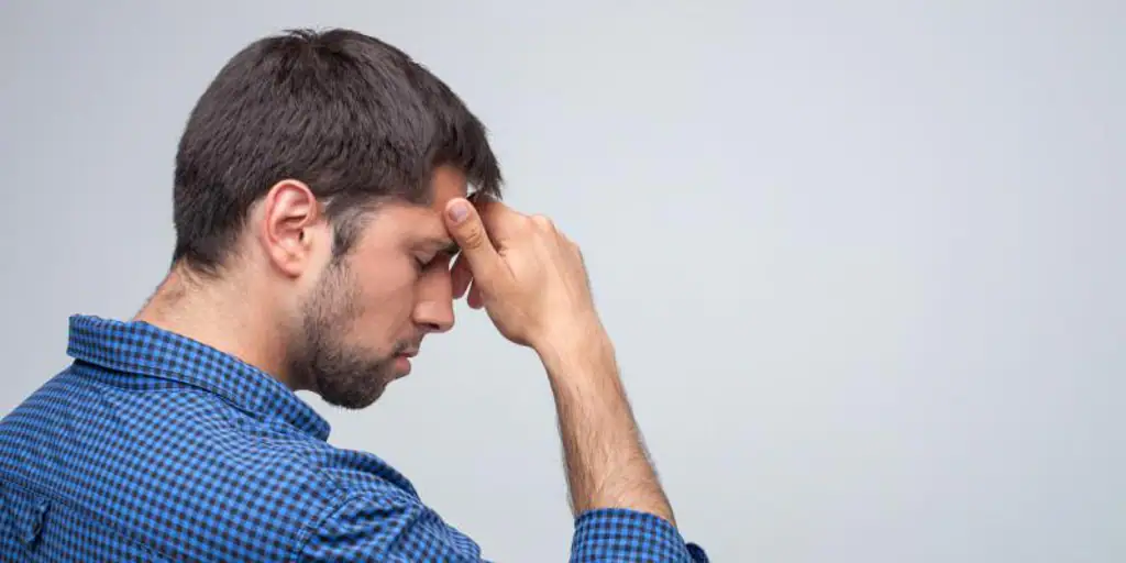  Los dos hábitos que aumentan el riesgo de sufrir dolor de cabeza frecuente