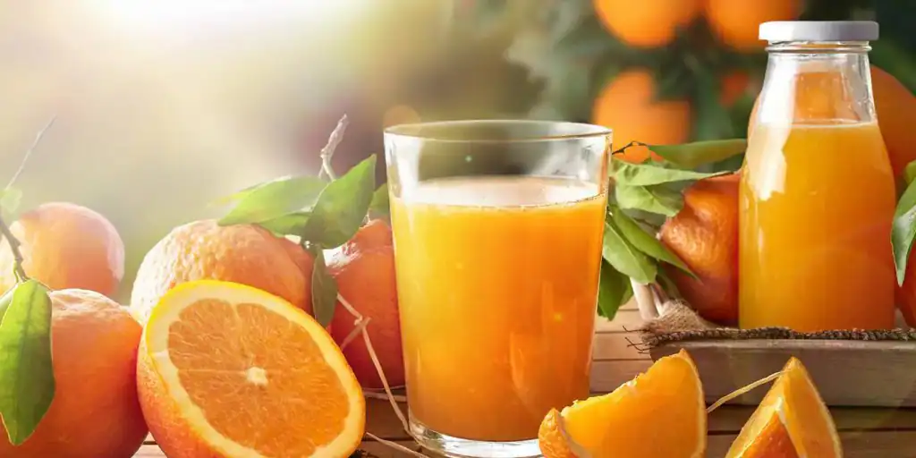  El zumo de naranja aporta hasta un 26% de la vitamina C que ingieren los niños